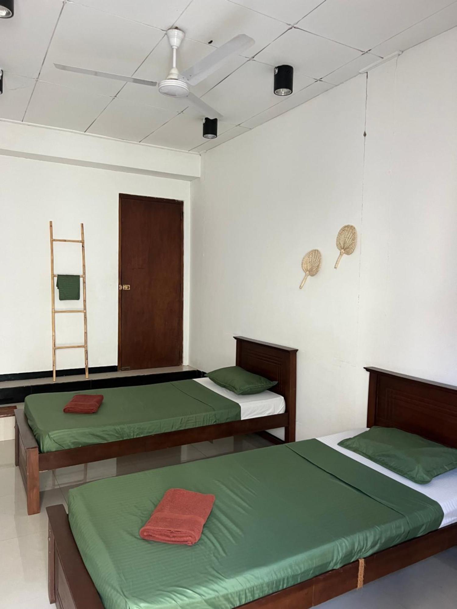Hari Hari Hostel 웰리가마 외부 사진